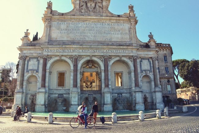 rzym-rowerem rowerem po rzymie via garibaldi fontanna