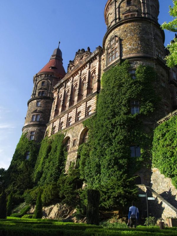 zamek książ widok z dołu baszty zamek polska zamek na dolnym śląsku najpiękniejsze polskie zamki