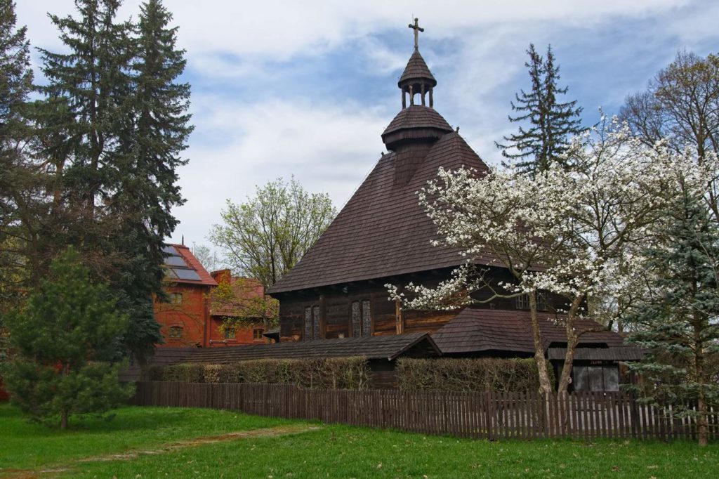 kaplica prezydentow spala wiosna w spale jarmark rekodziela ciekawe miejsca wokol spaly