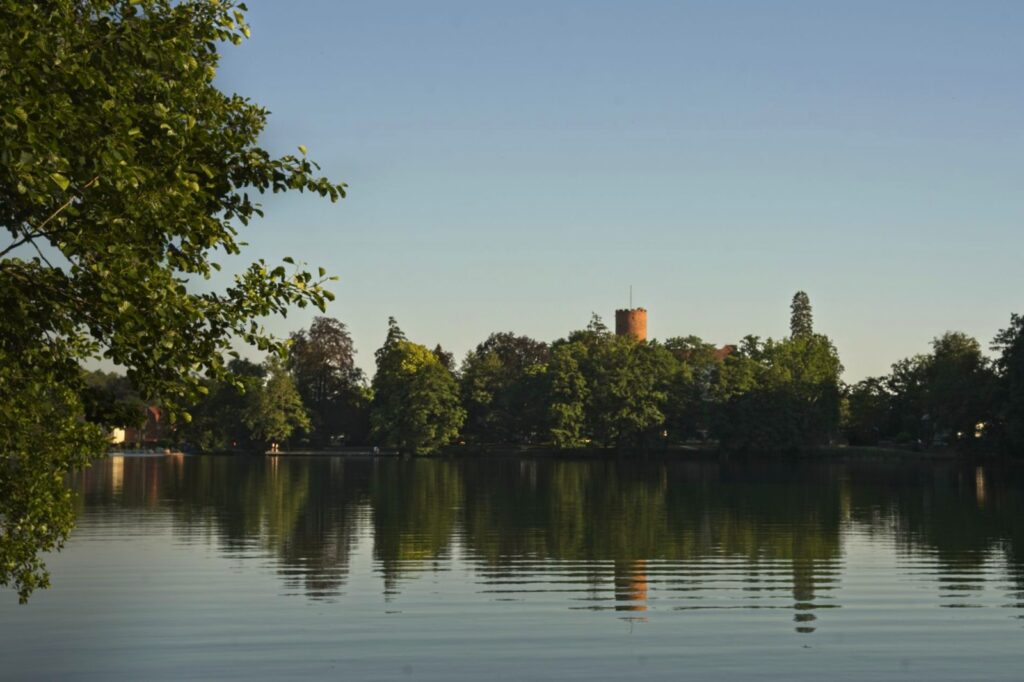 zamek joanitów w łagowie widok z jeziora